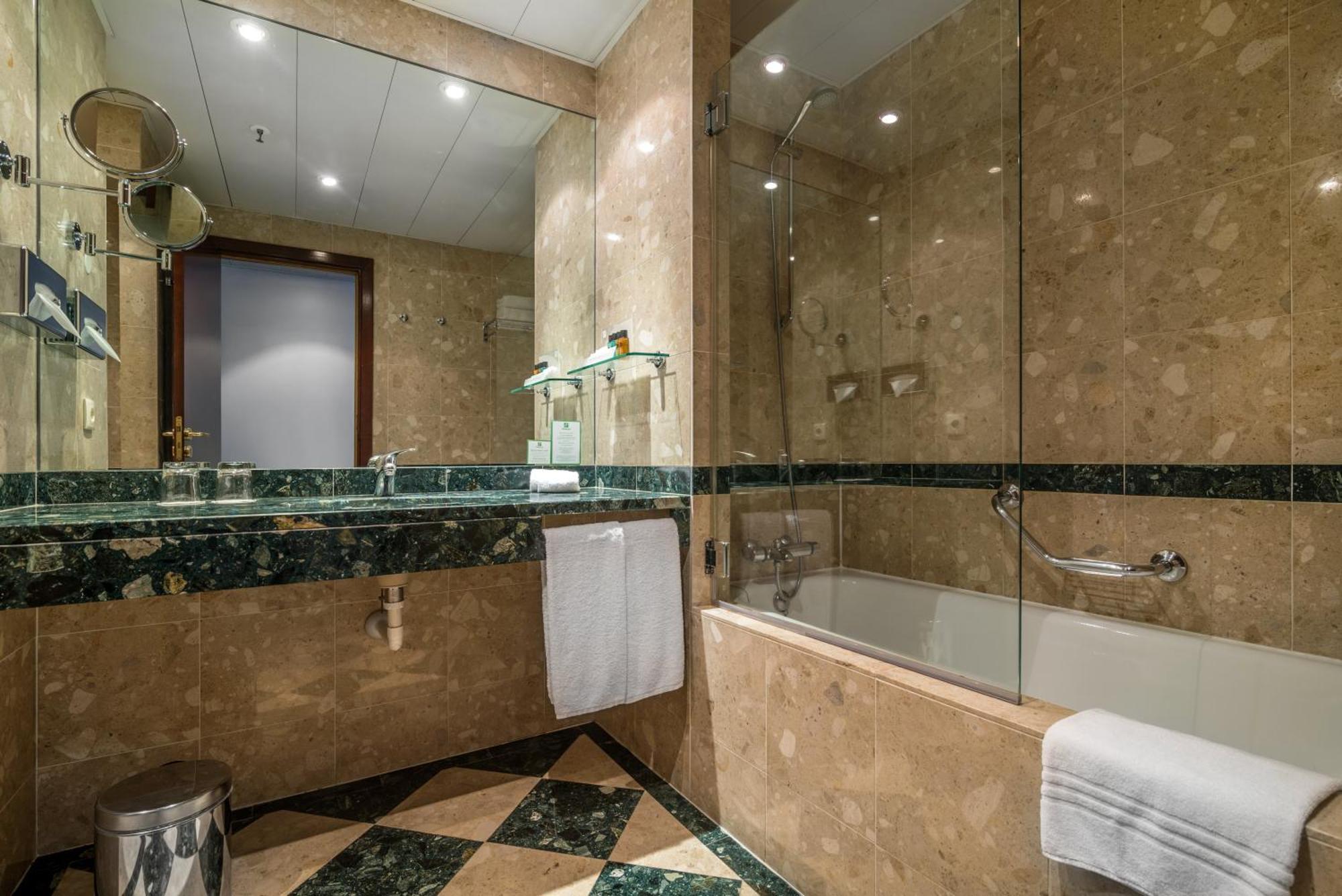 Deluxe Suite,1274324143:JPEG