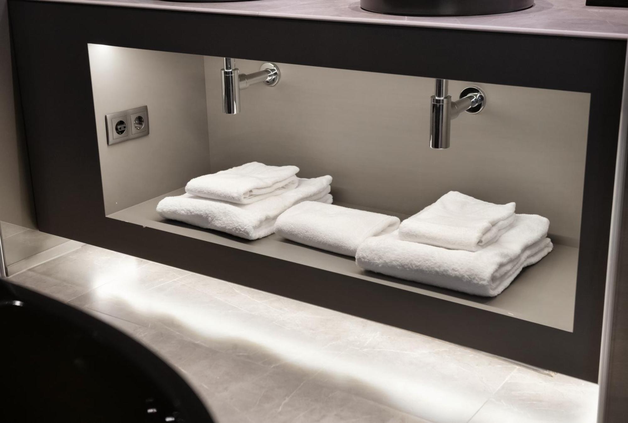 Junior Suite,1668156765:JPEG